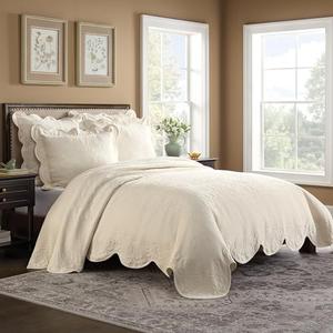 Historic Charleston Charleston Estate Modern Farmhouse Floral Matelasse Bedspread with Scalloped Edges, 100% Cotton Breathable Bedding, King/Cal King, Ivory Floral Historic Charleston Charleston Estate Modern Farmhouse Floral Matelasse Bedspread with Scalloped Edges, 100% Cotton Breathable Bedding, King/Cal King, Ivory Floral