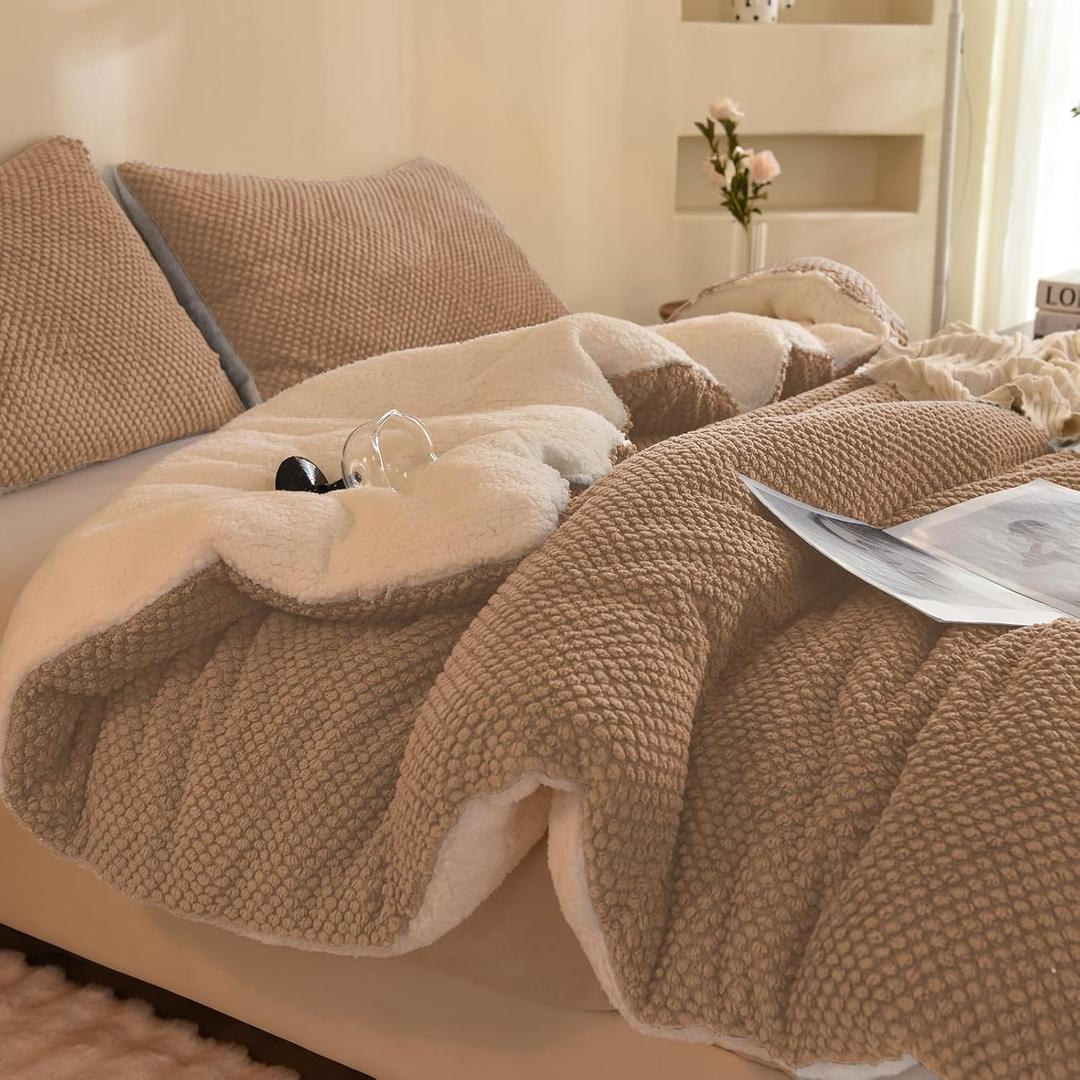 LLanCL 3D Jacquard Design Comforter Set, Luxury Cozy Sherpa Fur Plush 3-Pieces Ultra-Soft Warm Sets Bedding with 2 Pillowcases (Queen Size 90"x90", Beige)