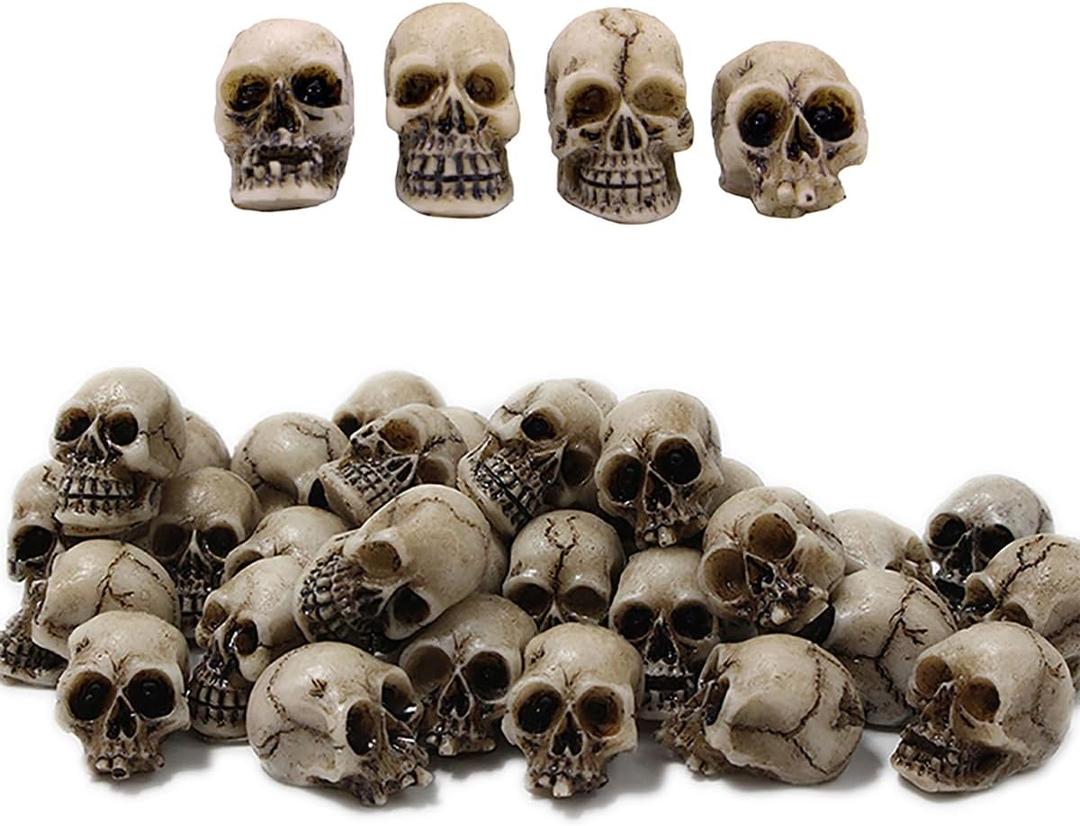 100pcs Mini Skulls Figurine Skeleton Head Miniatures for Halloween Decor, Skull Decor, Dollhouse Accessories for Halloween Decorations
