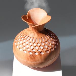 Mini Humidifier for Desk Bedroom Indoor Plant, 300ml Aromatherapy Diffuser Humidifier for Office Small Room, Quiet Colorful Night Light, Essential Oil Diffuser (Light Wood Grain)