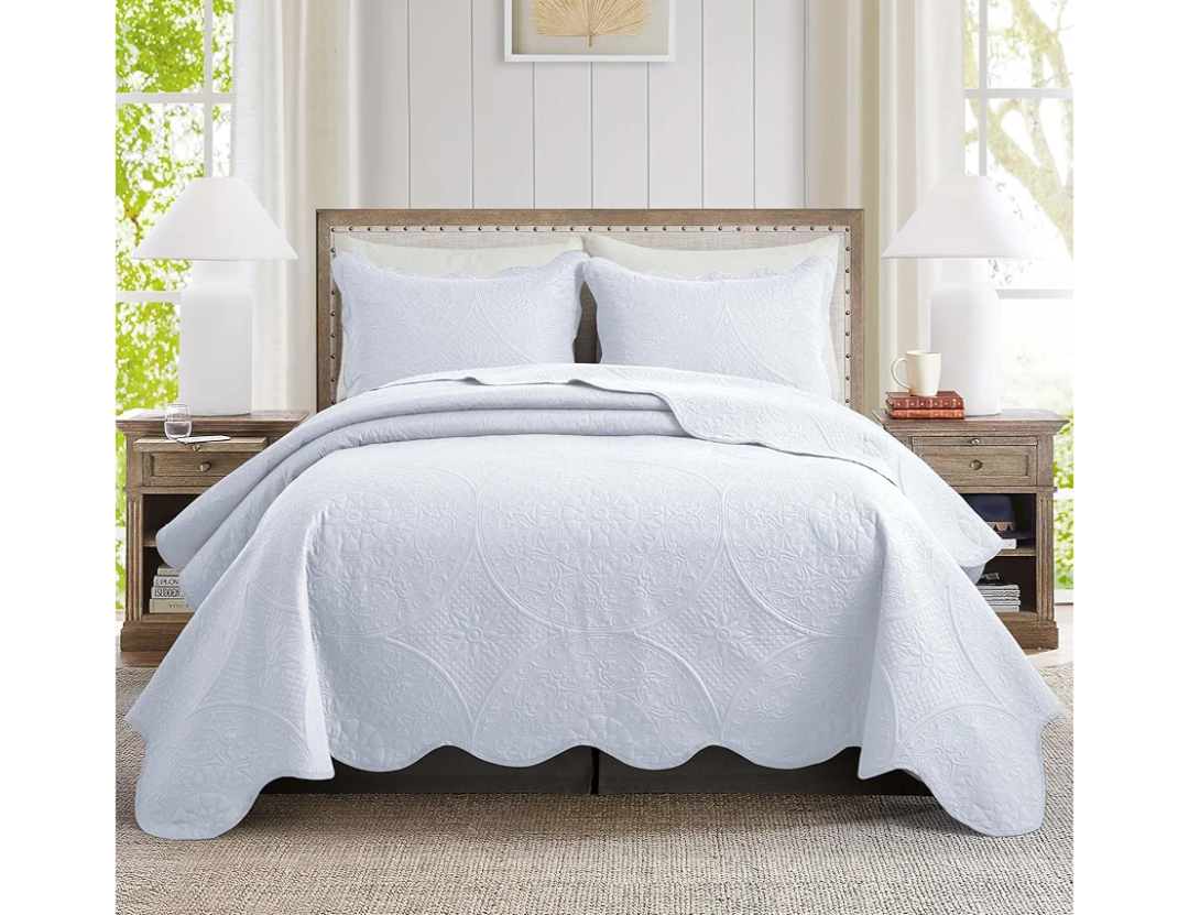 IR Imperial Rooms Queen Quilt Bedding Set Size (90" x 96") + 2 Pillow Shams (20" x 26"+ 2") - 3 Pcs All Season Lightweight Reversible Microfiber Coverlet Floral Embossed Quilt Bedspread (White)