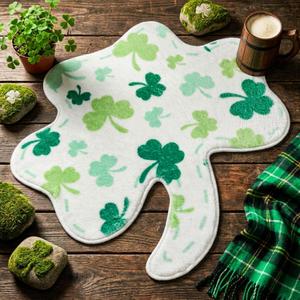 Timgle St Patricks Day Rugs Shamrock Bathroom Rug Non Slip Irish Clover Door Mat Absorbent Washable Luck Shamrock Bath Mat St Patricks Day Carpet for Kitchen Living Room, 23.6 x 27.7 Inch(Green White)