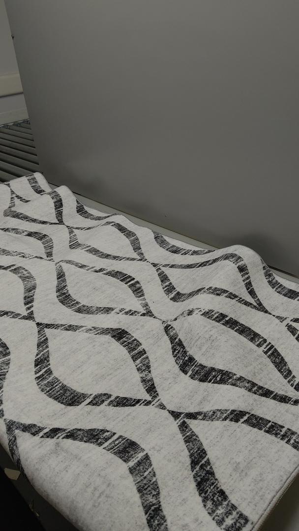 elegant area rug, black and white, (6ft x 9ft)