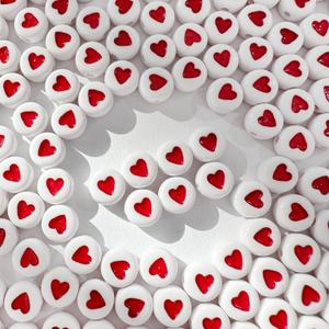 600Pcs White Red Heart Bead Acrylic Love Beads Loose Spacer Beads to Match Letter Pony Bead for Bracelets Necklaces,Jewelry Making, DIY Key Chains7mm