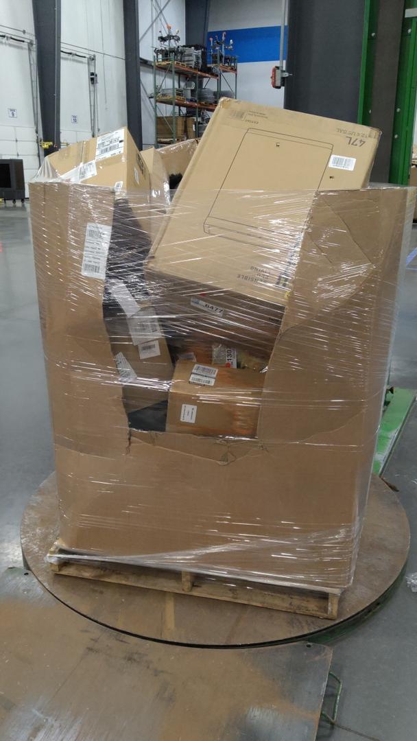 Pallet of salvage items