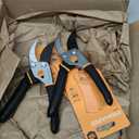 Fiskars Bypass Pruning Shears, 5/8-Inch Cut Capacity Garden Clippers, Gardening Scissors with Sharp, Rust Resistant Steel Blade
