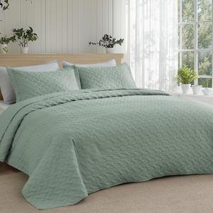 Bedsure Quilts Queen Size - Lightweight Bedspreads Queen Size with Basket Weave Pattern, Soft Quilt Bedding, Sage Green Comforter Coverlet for All Seasons (90" x 96")