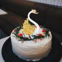 Veemoon 1 Pair Crown Swan Cake Topper Small Swan Figurine Bird Cake Decoration Creative Couple Statue Plastic Wedding Animal Ornament Gilded Bird Sculpture for Home Car Decor Party Celebrations