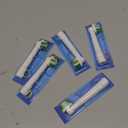 Oral-B Floss Action Replacement Brush Heads for an Oral-B Electric Toothbrush, Pack of 6 (White)