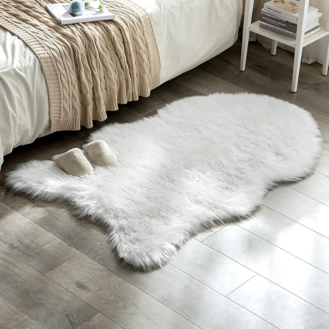 MIULEE Luxury Super Soft Fluffy Area Rug Faux Fur Plush Large Sheepskin Rug Decorative Christmas Shaggy Carpet for Bedside Sofa Floor Nursery 3 x 5 Feet, White MIULEE Luxury Super Soft Fluffy Area Rug Faux Fur Plush Large Sheepskin Rug Decorative Christmas Shaggy Carpet for Bedside Sofa Floor Nursery 3 x 5 Feet, White