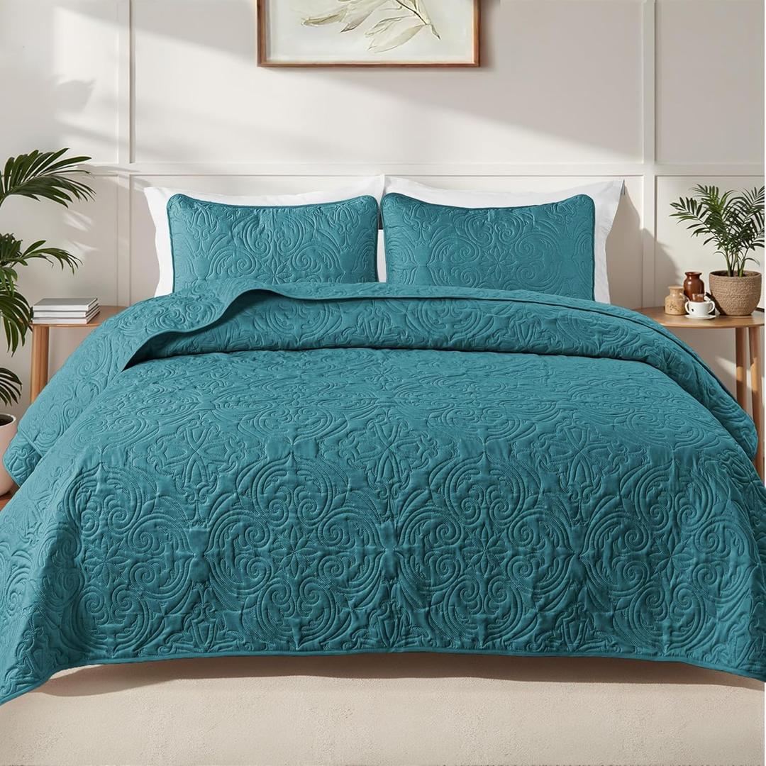 Exclusivo Mezcla Quilt Set Oversized King Size with 2 Pillow Shams, Lightweight Dusty Teal Quilts with Vintage Damask Pattern, Soft Cal King Bedspreads Coverlets Bedding Set for All Seasons