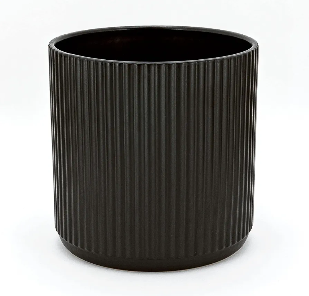 Amazon Basics Fluted Round Ceramic Planter, 8-inch, Black