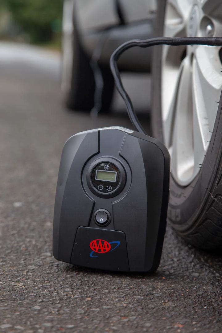 Digital Tire Air Inflator 12V, Was used