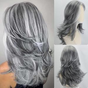 Fencca Silver Grey Wigs For White Women 20 Inch Medium-length Wavy Layered Salt Pepper Wig With Synthetic Highlight Grey Shaggy Wigs For Daily Party Use