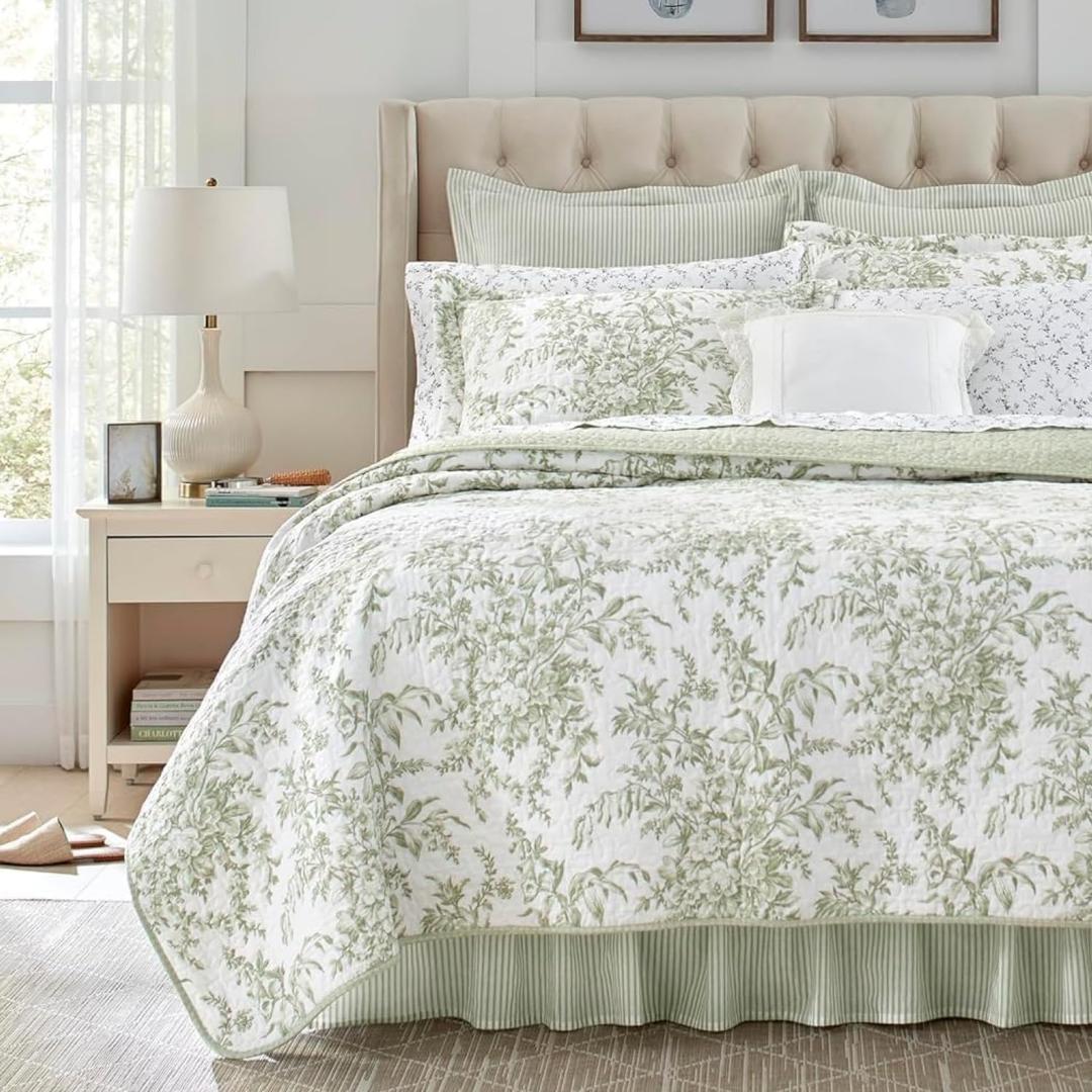 Laura Ashley - Queen Quilt Set, Soft & Reversible Cotton Floral Bedding with a Medium Weight Feel, 3 Piece Bed Set with Matching Pillowcases (Bedford Green/Off-White)