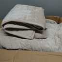 LEAONME Velvet Quilt California King-118''x106'', Lightweight Beige Velvet Comforter Set with 2 Pillow Shams, Soft Oversized Bedspread Coverlet Quilted Bedding Set for All Season