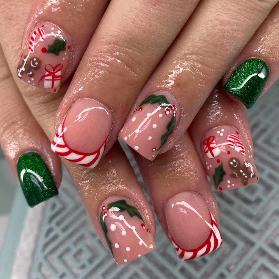 24Pcs Christmas Short Press on Nails Stripe French Tip Fake Nails Holly Green Crutch False Nails Xmas Gingerbread Man Winter Stick on Nails Christmas Glue on Nail for Women Holiday Manicure Kit