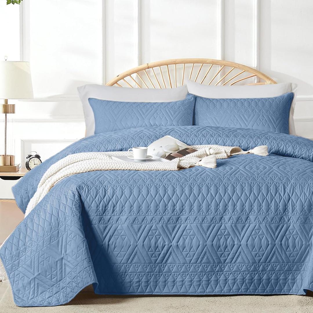 akkialla Full/Queen Quilt Set, Boho Style in a Solid Color, Bluish Grey Lightweight Microfiber Bedspread, Soft and Breathable Coverlet for All Seasons, 3-Piece Bedding Set (1 Quilt, 2 Pillow Shams)