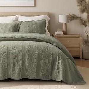 EVERGRACEHOME Cotton Scallop Quilt Set, King Size 3 Piece Set – Oversized Lightweight Bedspread with 2 Shams, Soft Prewashed Matelasse Coverlet for Cozy and Elegant Bedding, Olive Green