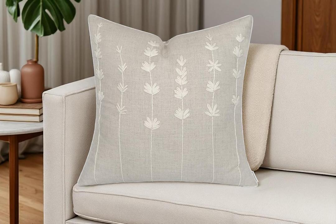 VAGMINE Hand Embroidered Daisy Accent Throw Pillow Cover - 20x20 Inches Square - 100% Linen Natural Decorative Cushion Cover for Couch, Sofa, Bed - Textured Embroidery - Boho Floral Home Dcor