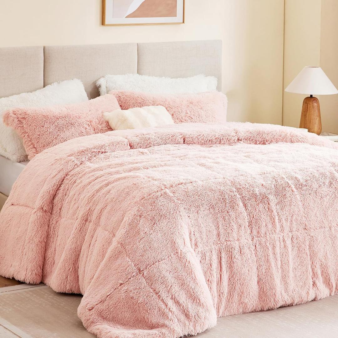 Intelligent Design Malea Shaggy Comforter Set, Long Faux Fur Cozy Down Alternative, Modern Casual Ultra Soft All Season Fluffy Bedding with Matching Sham, Full/Queen, Blush 3 Piece