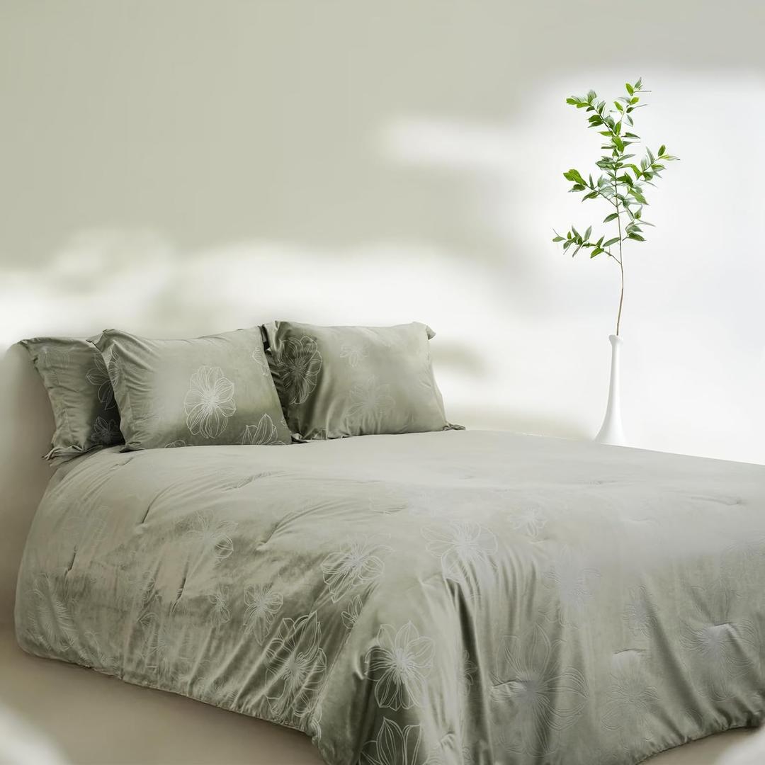 Comforter Set Queen Size, Floral Velvet Comforter with Soft Brushed Microfiber Reverse, All Season Cozy Velvet Bedding Sets, Fluffy Comforter Bed Set, Matching 2 Pillowcase, Olive/ 3 Piece