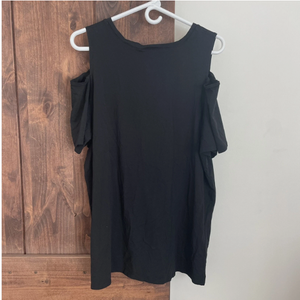 1X Black Cold Shoulder Scoop Neck Basic 22/24 (X-Large)