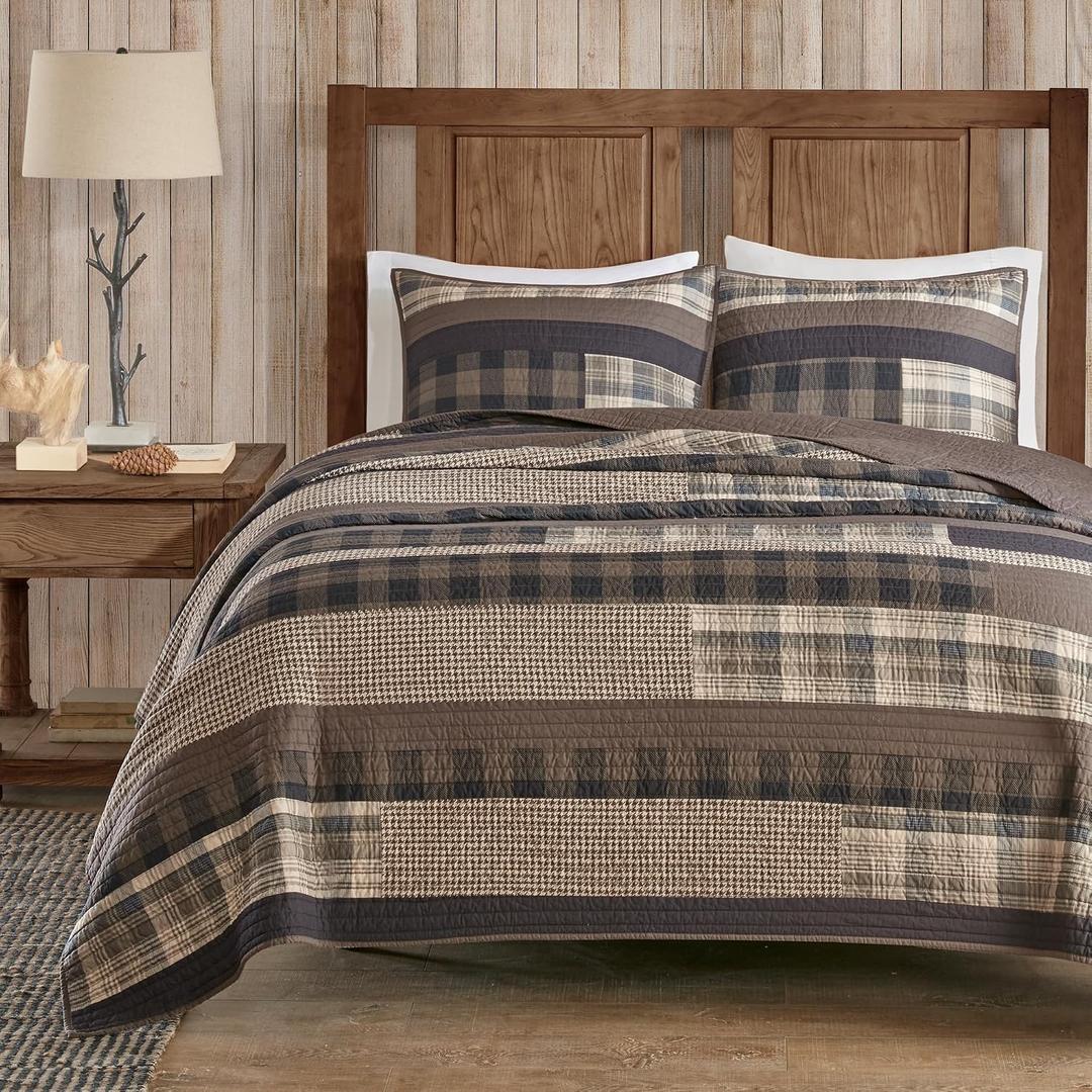 Woolrich Winter Plains Reversible Quilt Set - Cottage Styling Reversed to Solid Color, All Season Lightweight Coverlet, Cozy Bedding Layer, Matching Shams, Oversized Full/Queen, Stripes Taupe 3 Piece