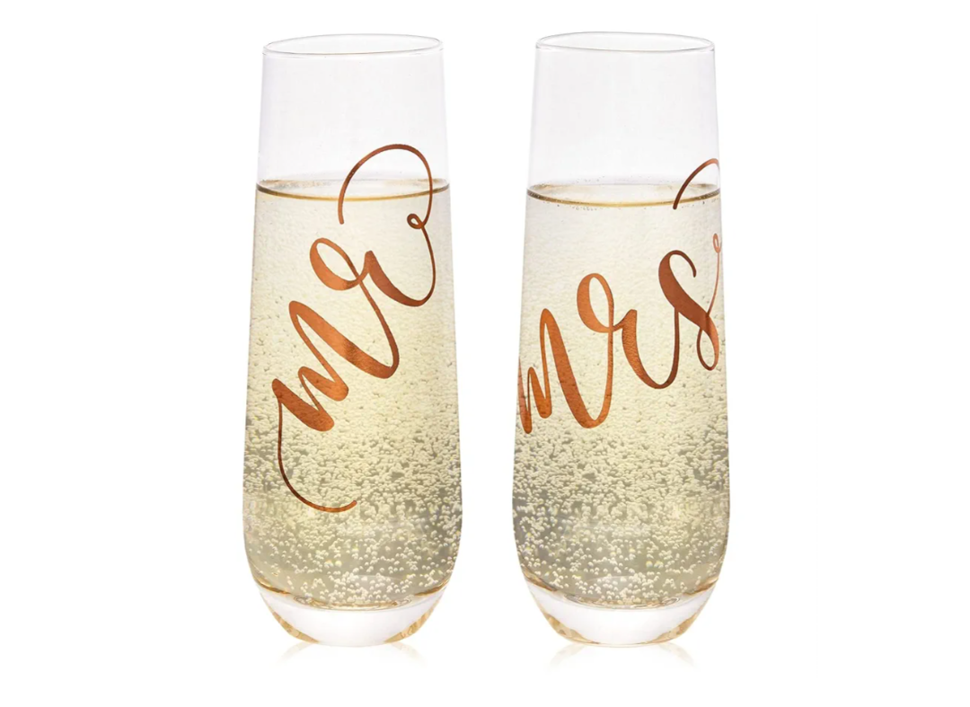 Juvale Set of 2 Mr and Mrs Champagne Toasting Flutes for Bride and Groom, His and Hers Wedding Day Glasses for Newlyweds, Engagement, Wedding and Bridal Shower Gifts (Rose Gold, 10oz)
