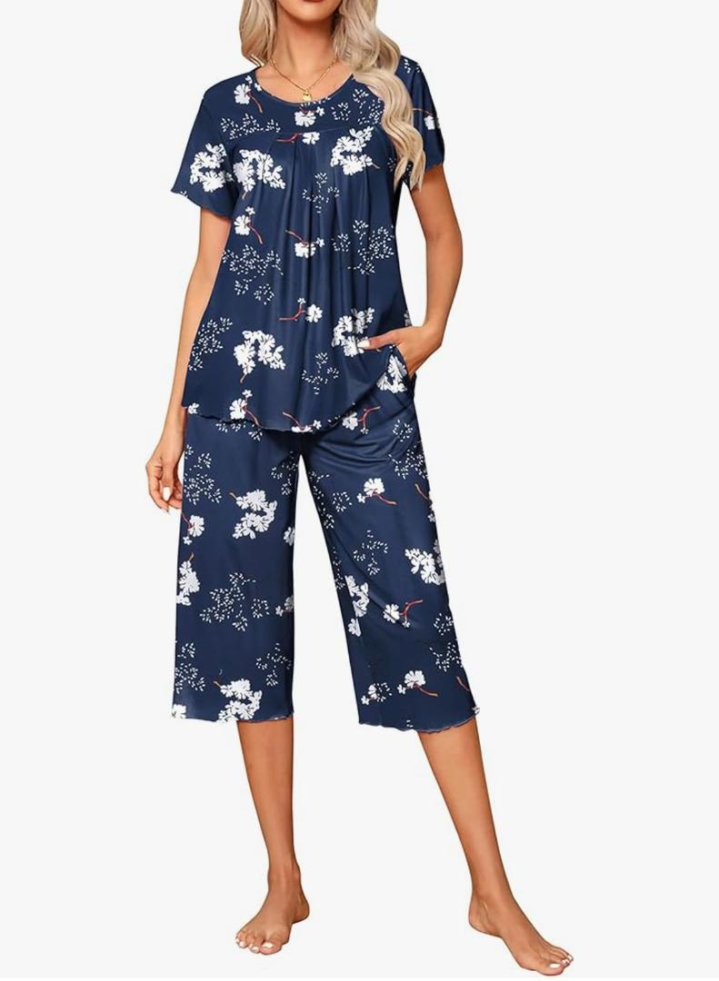 Ekouaer Pajama Set for Women 2 Piece Capri Pants Short Sleeve Top Sleepwear Soft Pjs Loungewear with Pockets  L