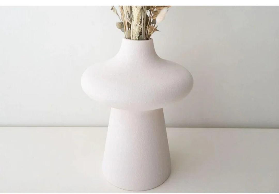 Flower Vase Decorative Vase Elegant Minimalist Floral Container Desktop Ornament for Bedside TV Cabinet Housewarming Gift, White