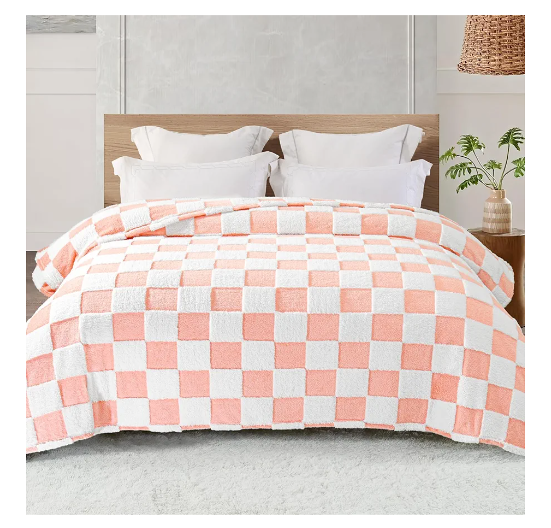 Exclusivo Mezcla Fleece Blanket Queen, Cozy Lightweight Fuzzy Checkered Blanket for Bed, Suitable for All Seasons, Pink, 90" x 90"