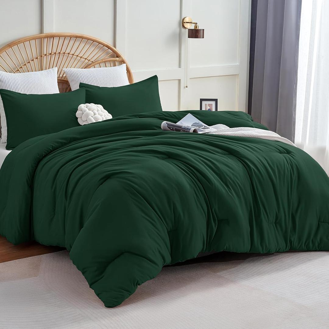 CozyLux Dark Emerald Green Queen Comforter Set, 3 Pieces Solid Breathable Quilted Bedding Sets, Luxury Fluffy Soft Bed Set with Down Alternative Comforter for All Season (1 Comforter & 2 Pillowcases)