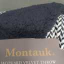 Montauk.

JACQUARD VELVET THROW

REVERSIBLE

50 x 60 in / 127 x 152 cm