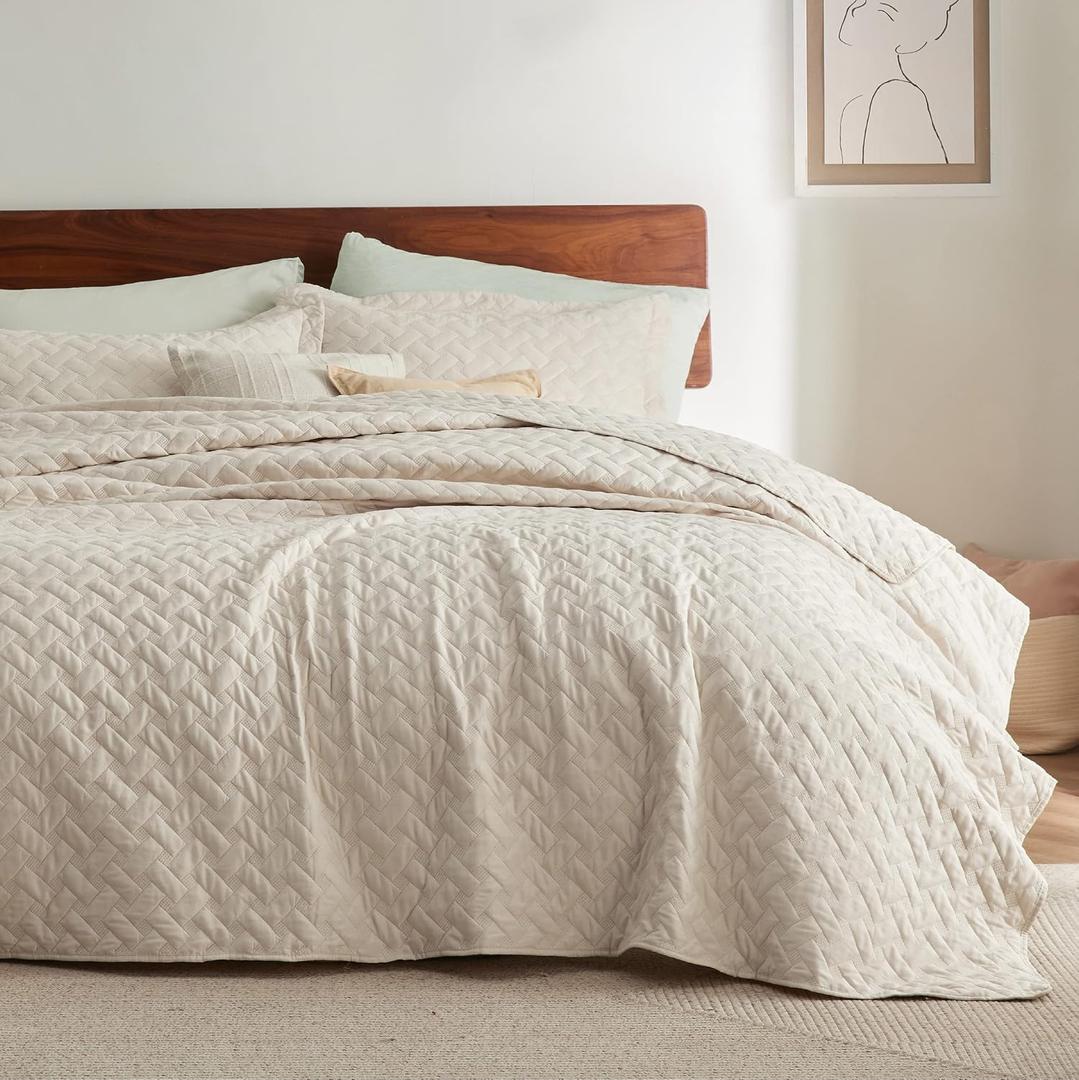 Bedsure Quilts King Size - Lightweight Bedspreads King Size with Basket Weave Pattern, Soft Quilt Bedding Set, Beige Comforter Set Coverlet for All Seasons with 2 Pillow Shams (106" x 96") | Skin-Friendly Soft, All-Season Comfort, Breathable, Lightweight, Machine Washable