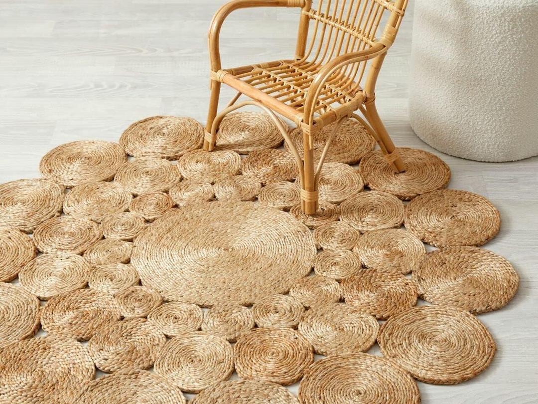 GRUHUM Handwoven Jute Area Rug - 6 feet Round - Natural Fiber- Rustic Vintage Boho Beige Braided Reversible Rug - Eco Friendly Rugs for Bedroom - Kitchen - Living Room - Farmhouse Hallways (6' Round)