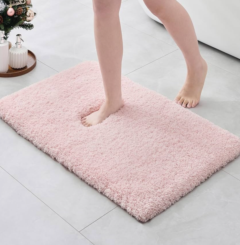ILANGO Pink Christmas Bathroom Rugs 36" × 24" Non Slip & Super Absorbent Extra Thick Soft, Washable Bath Mat for Floor, Non Shedding Microfiber Shaggy Bath Rug with Rubber for Bathtub Sink