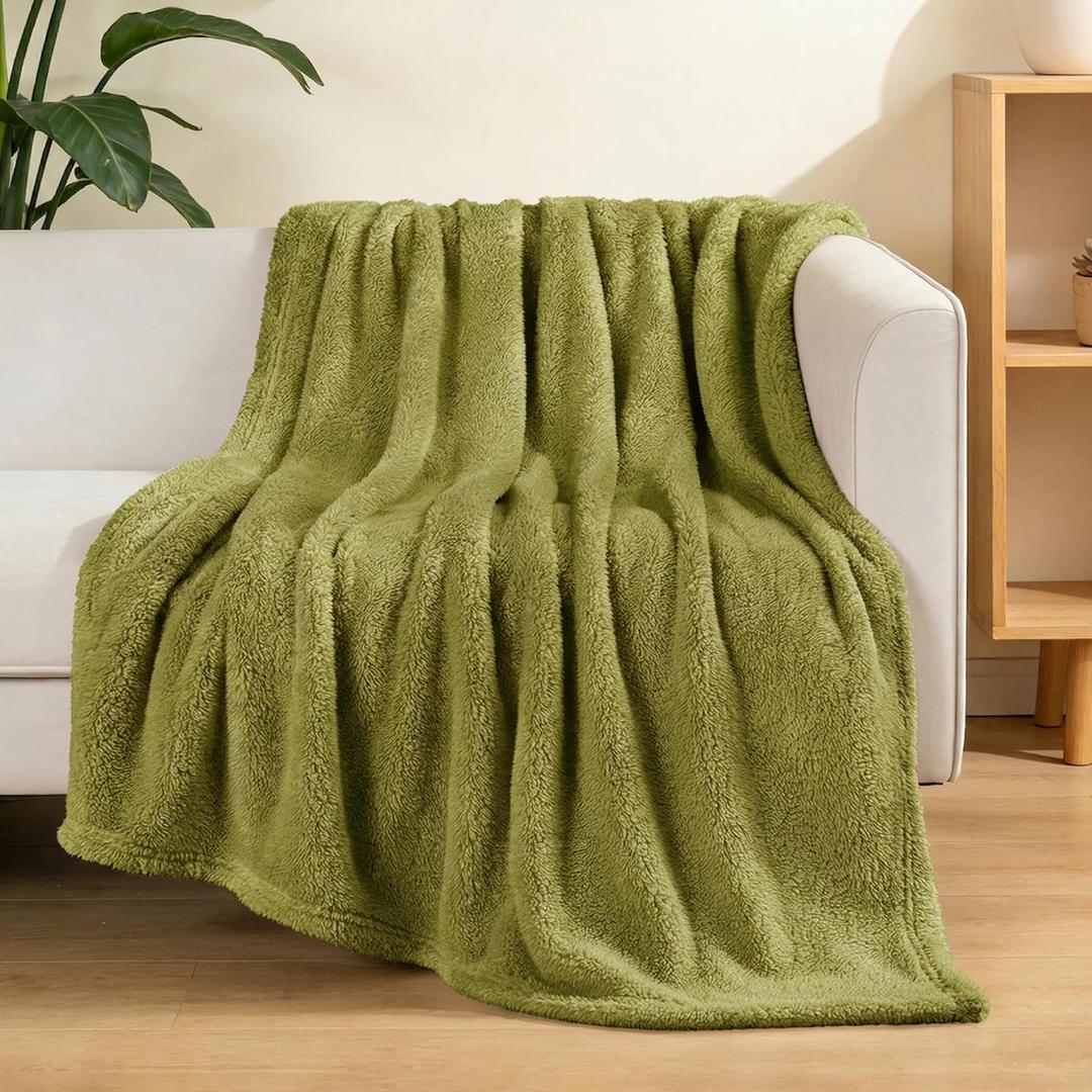 Exclusivo Mezcla Soft Fleece Throw Blanket for Couch, Super Soft Velvet Plush Fleece Blankets, Fuzzy Cozy and Warm for Winter, 50x60 Inches, Olive Green