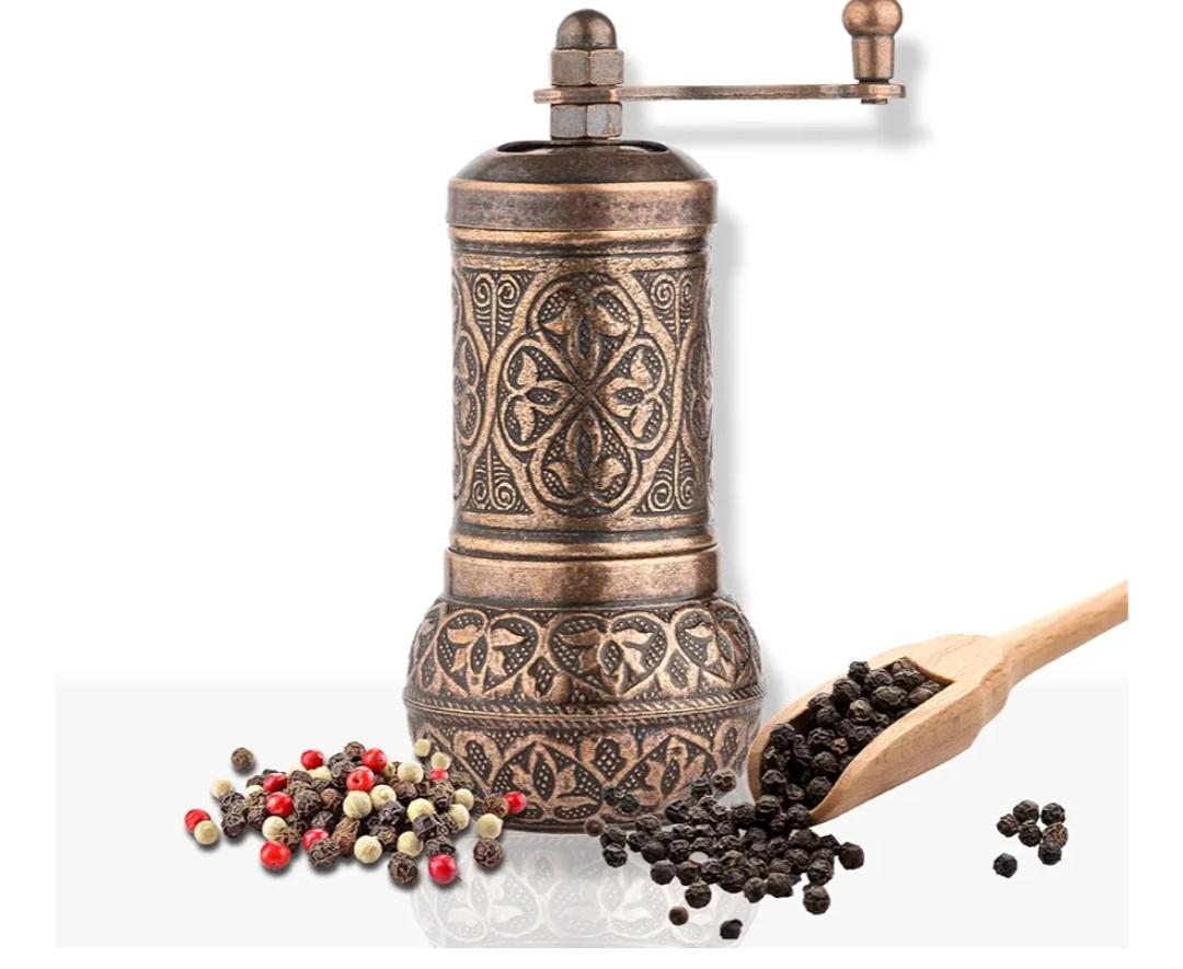 Handmade Decorative Black Pepper Grinder, Refillable Turkish Spice Mill Manual Pepper Mill with Handle, Spice Grinder Metal with Hand Crank 11 cm-4.3 inch, Color: Copper