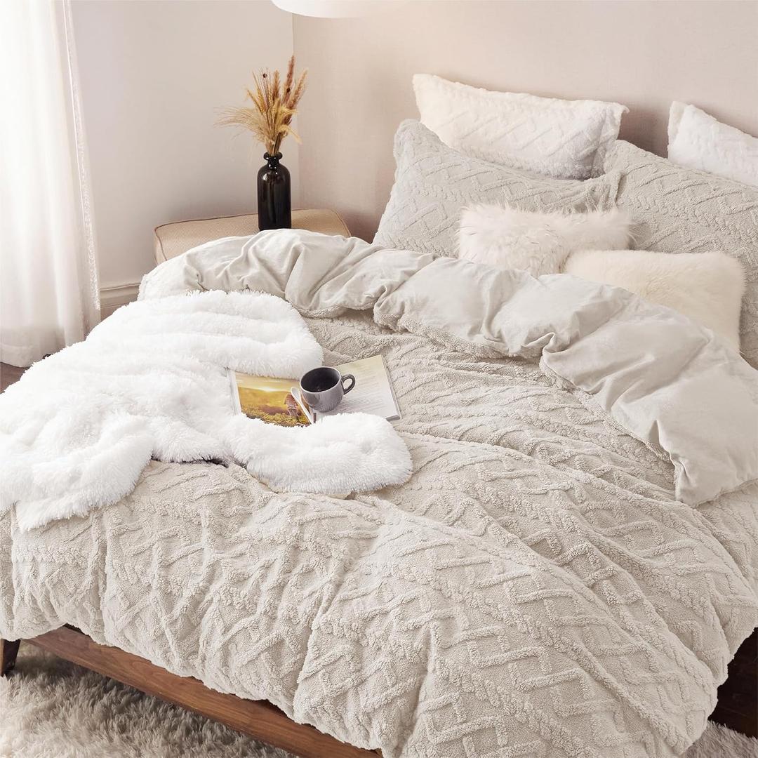 Bedsure Fluffy Flannel Duvet Cover Set - Faux Fur Comforter Cover Queen Size, Warm Plush Bedding for Winter, 3-Piece Set with Zipper Closure (90"x90") and 2 Pillow Shams, Linen