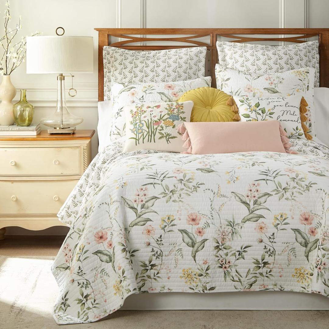 Levtex Home Viviana Reversible Full/Queen Quilt Set (88x92in) with 2 Pillow Shams (26x20in) - Floral - Blush, Green, White - Cotton Full/Queen Size Quilt Bedding Set - Lightweight, Soft, Pre-Washed
