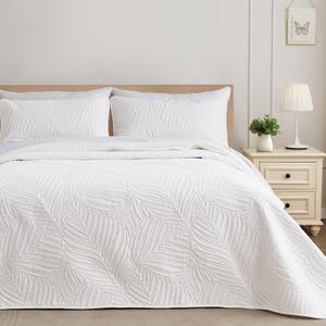 Exclusivo Mezcla King Size Quilt Bedding Set, Lightweight White Quilts King Size for All Seasons, Soft Microfiber Bedspreads Coverlets Bed Cover with Leaf Pattern, 3 Piece