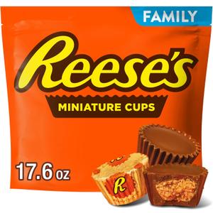 REESE'S Miniatures Milk Chocolate Peanut Butter Cups, Candy Family Pack, 17.6 oz (EXP 11/30/26)