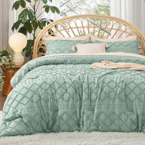 Bedsure California King Comforter Set - Sage Green Comforter, Boho Tufted Shabby Chic Bedding for Kids, 3 Pieces Vintage Farmhouse Bed Set for All Seasons, Fluffy Soft Bedding with 2 Pillow Shams