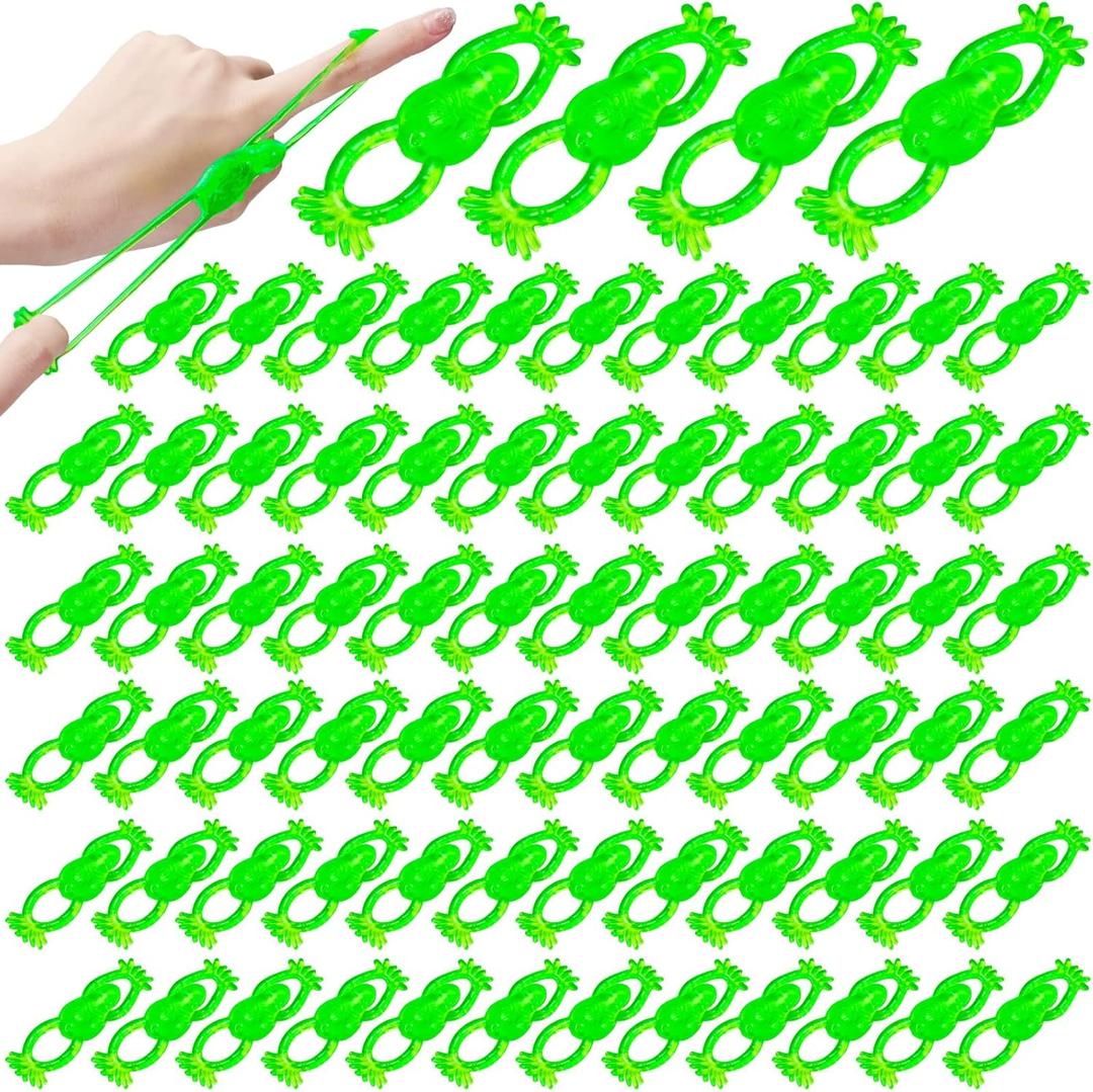 Hanaive 100 Pcs Flying Slingshot Frogs Toys Passover Day Toys Stretchy Slingshot Fun Shooting Flying Green Frogs Playthings Sticky Playthings for Party Favors Birthday Classroom Exchange Prizes Game