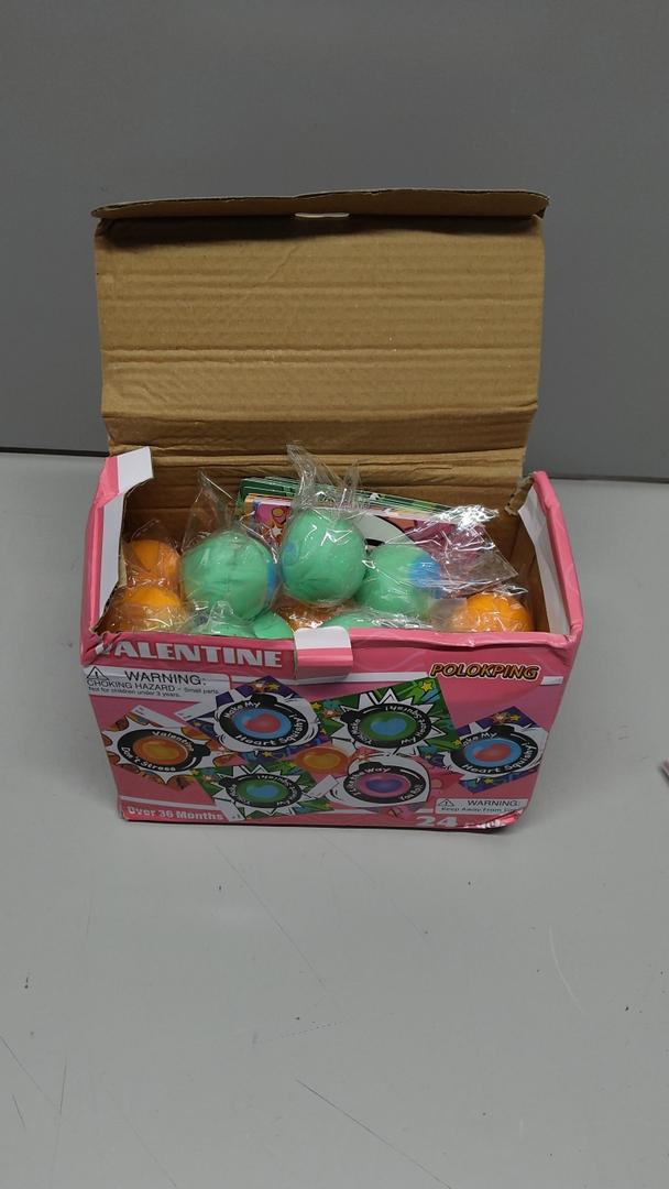 Valentine Mochi Squishies Gifts for Kids, Greeting Cards and Mochi Squishies Filled Hearts Kawaii Squishies Stress Relief Fidget Toys Classroom Exchange Party Favors Prizes Gifts