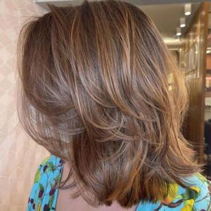 Aisaide Short Ombre Dark Brown Layered Wigs with Curtain Bangs for White Women,Synthetic Highlight Ombre Brown Short Bob Layered Wig Wavy Layered Curly Wig Shoulder Length Wig