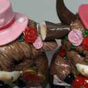 2 Pcs Easter Highland Cow Figurines Spring Decorations, Spring Eggs Bunny Resin Cow Decor for Calf Lovers Home Kitchen Office Table Tabletop Tiered Tray Mantle(Valentines)