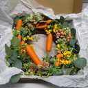 Carrot Wreath for Front Door Decorative Easter Wreath with Carrots Eucalyptus Leaves and Berries Spring Decorations Easter Door Wreath for Home Party Easter Gifts Celebrations