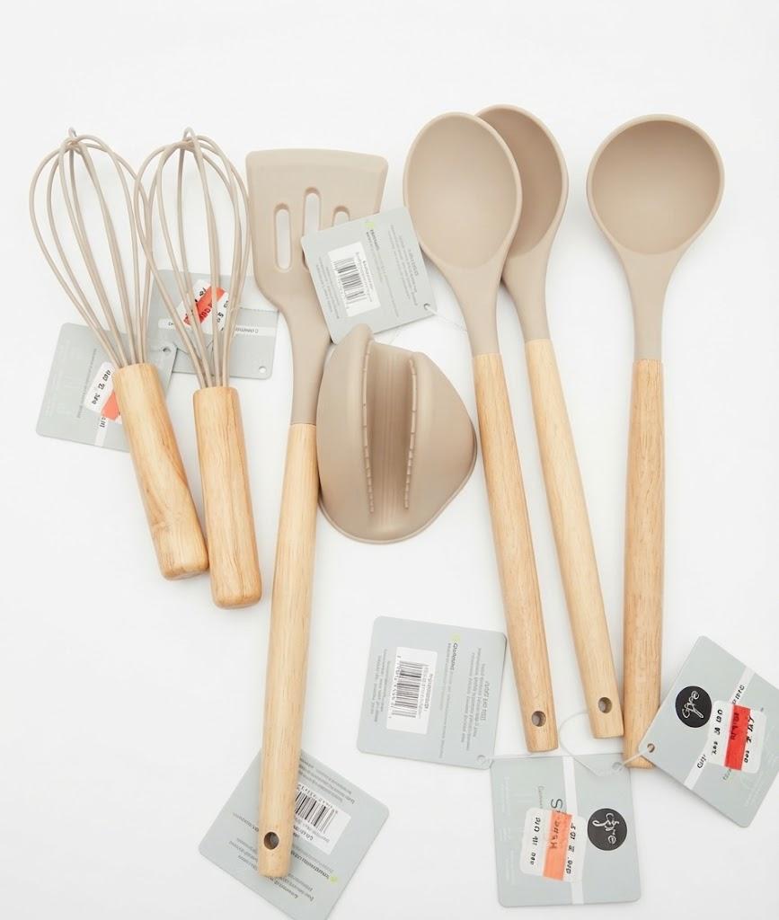 Assorted kitchen utensils 6 Pieces